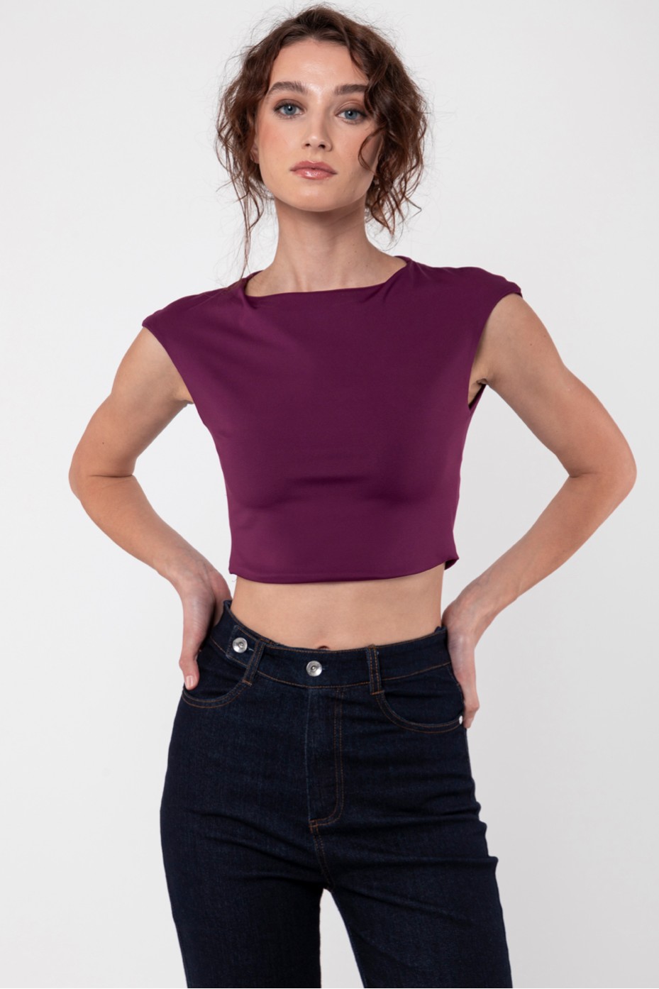 CROP TOP WITH SHORT SLEEVE