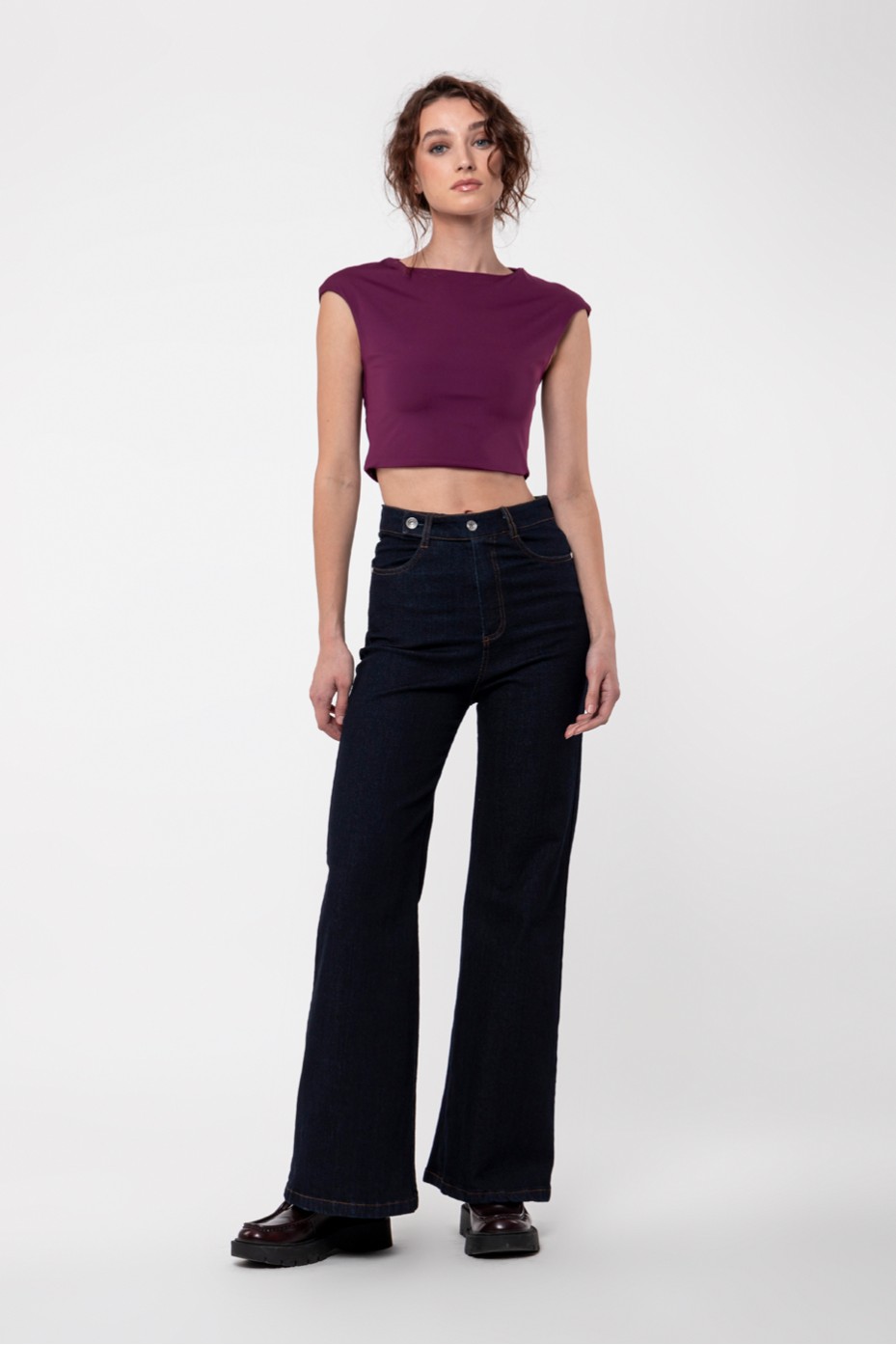 CROP TOP WITH SHORT SLEEVE