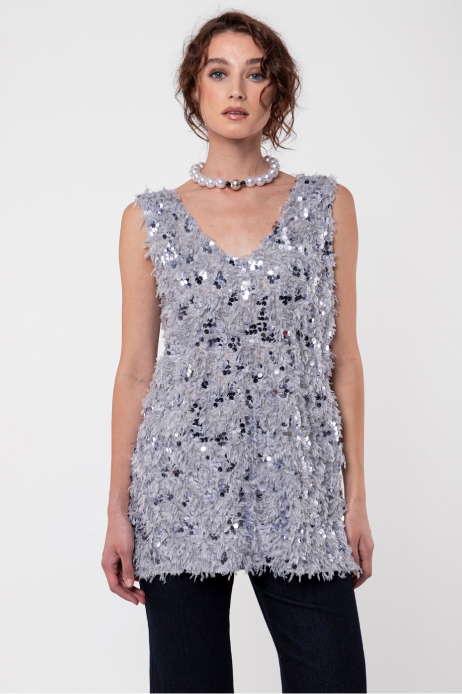 TOP WITH SEQUINS AND FEATHERS