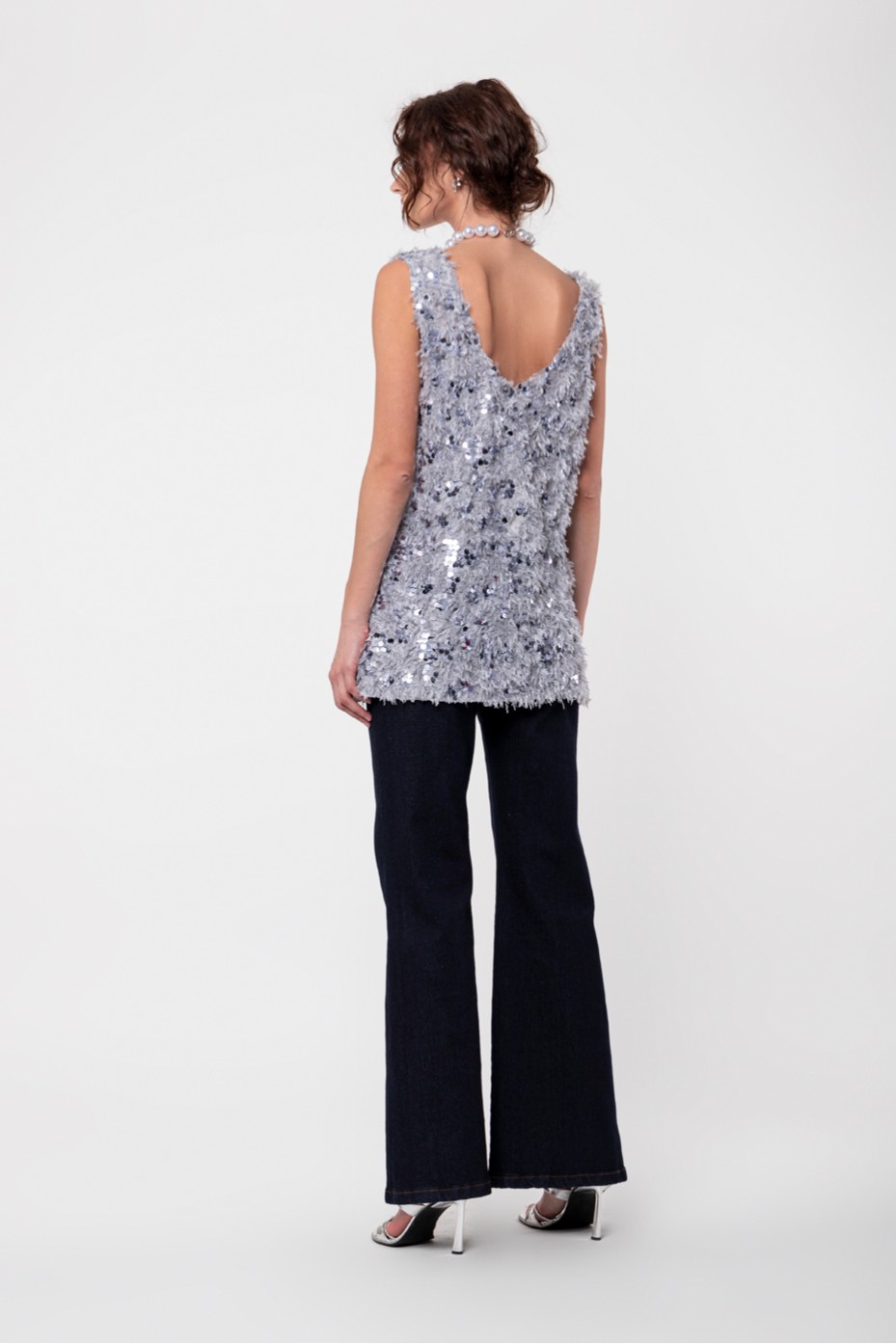 TOP WITH SEQUINS AND FEATHERS