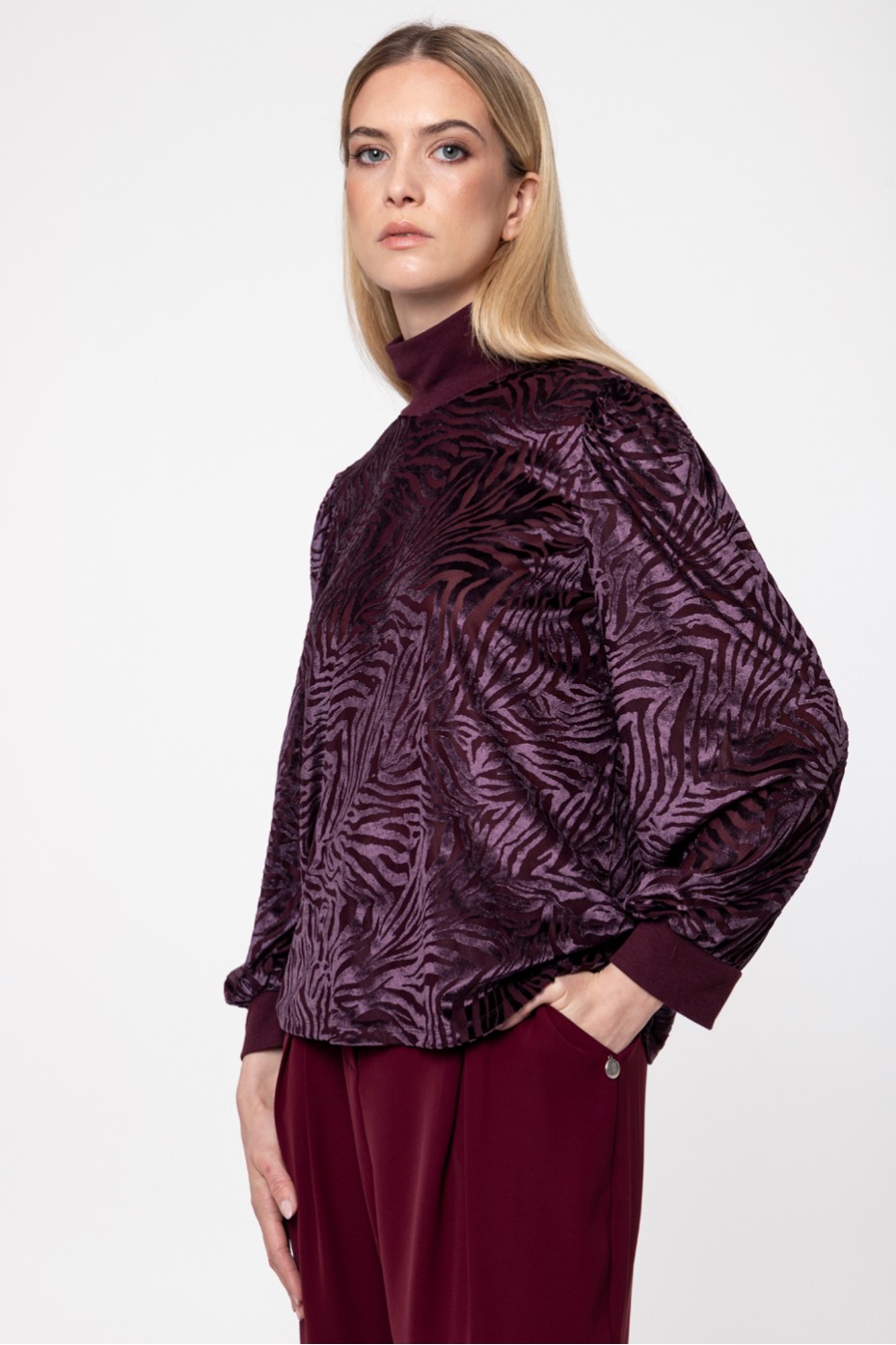 LONG SLEEVE VELVET TOP