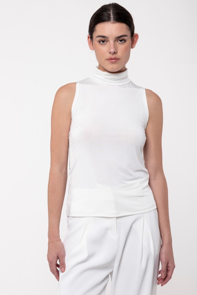 SLEEVELESS TURTLENECK BLOUSE