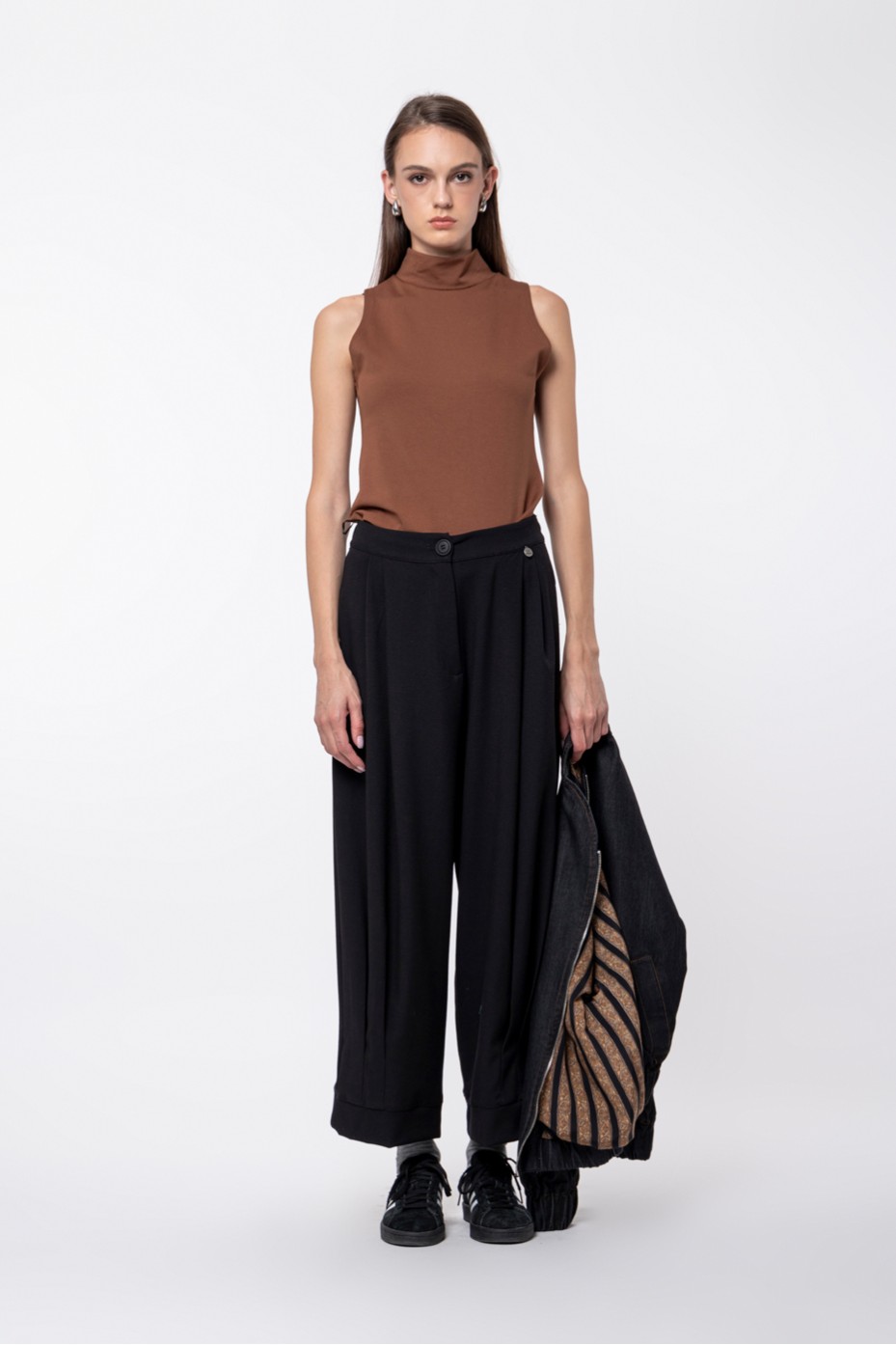 BAGGY PANTS WITH PLEATS