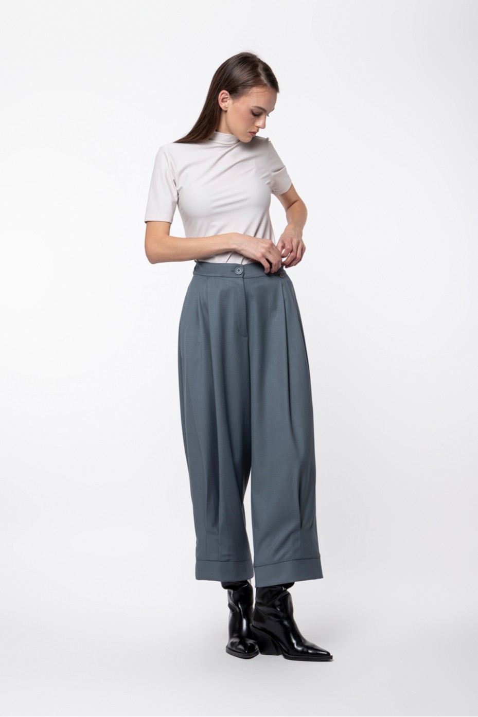 BAGGY PANTS WITH PLEATS