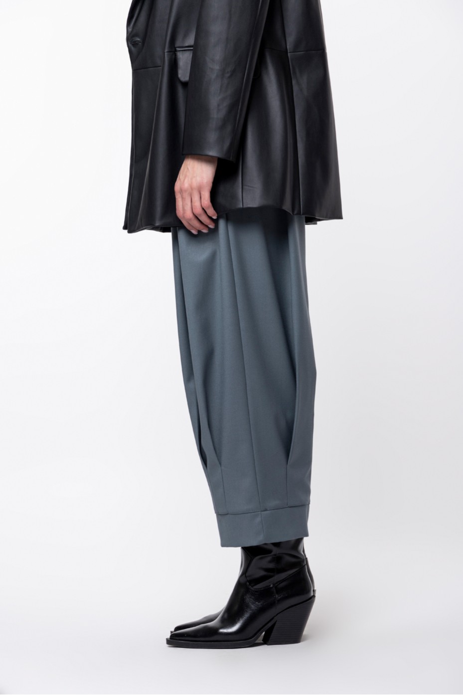 BAGGY PANTS WITH PLEATS