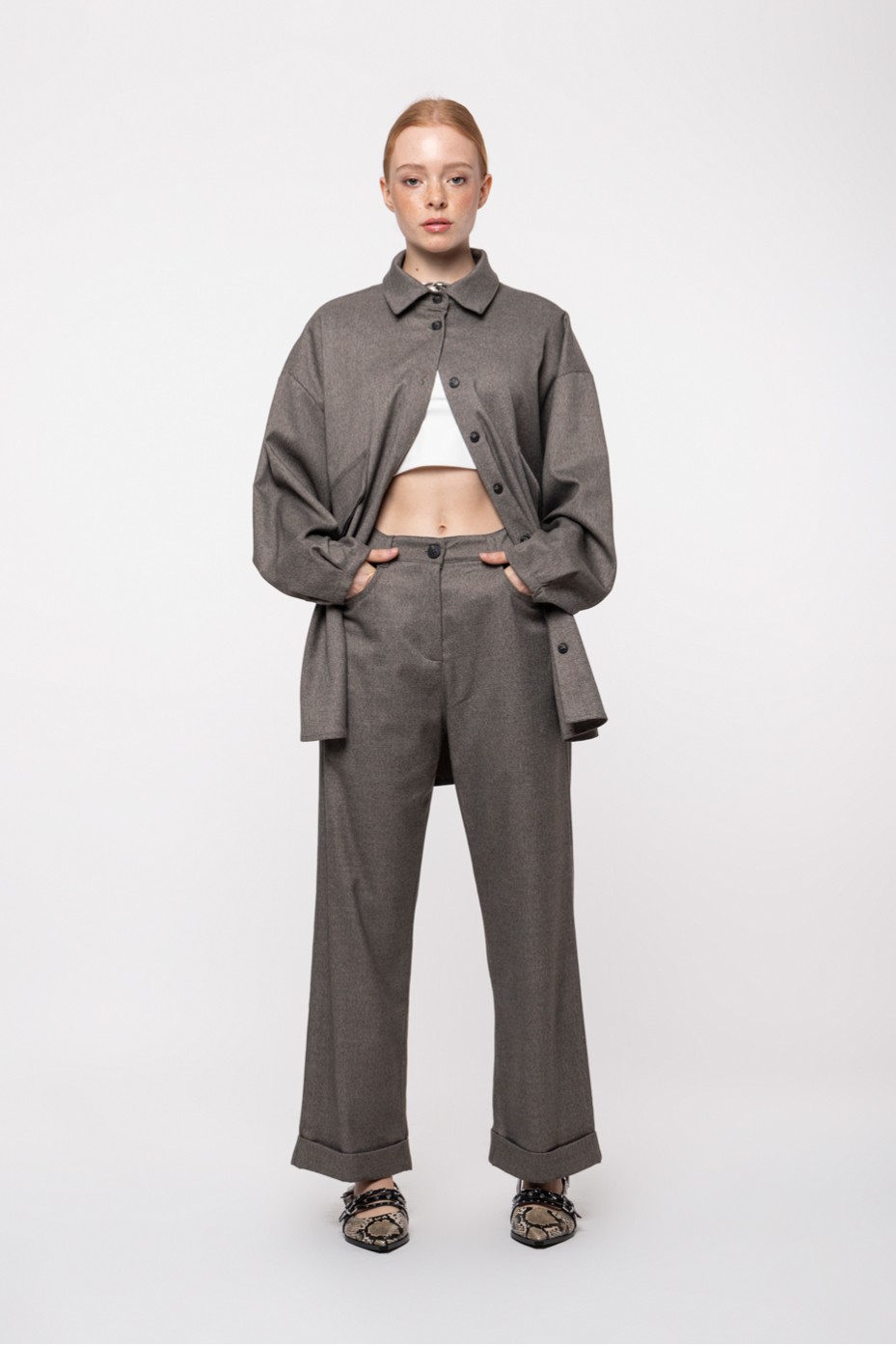 PANTS WITH POCKETS AND FOLDED BOTTOM