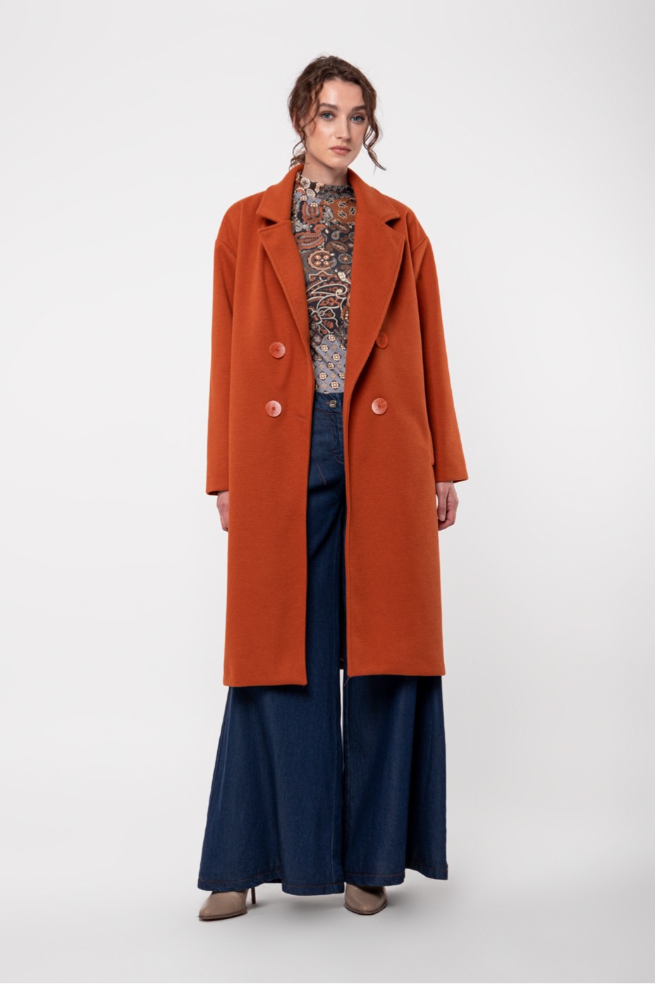 LONG COAT WITH BUTTONS