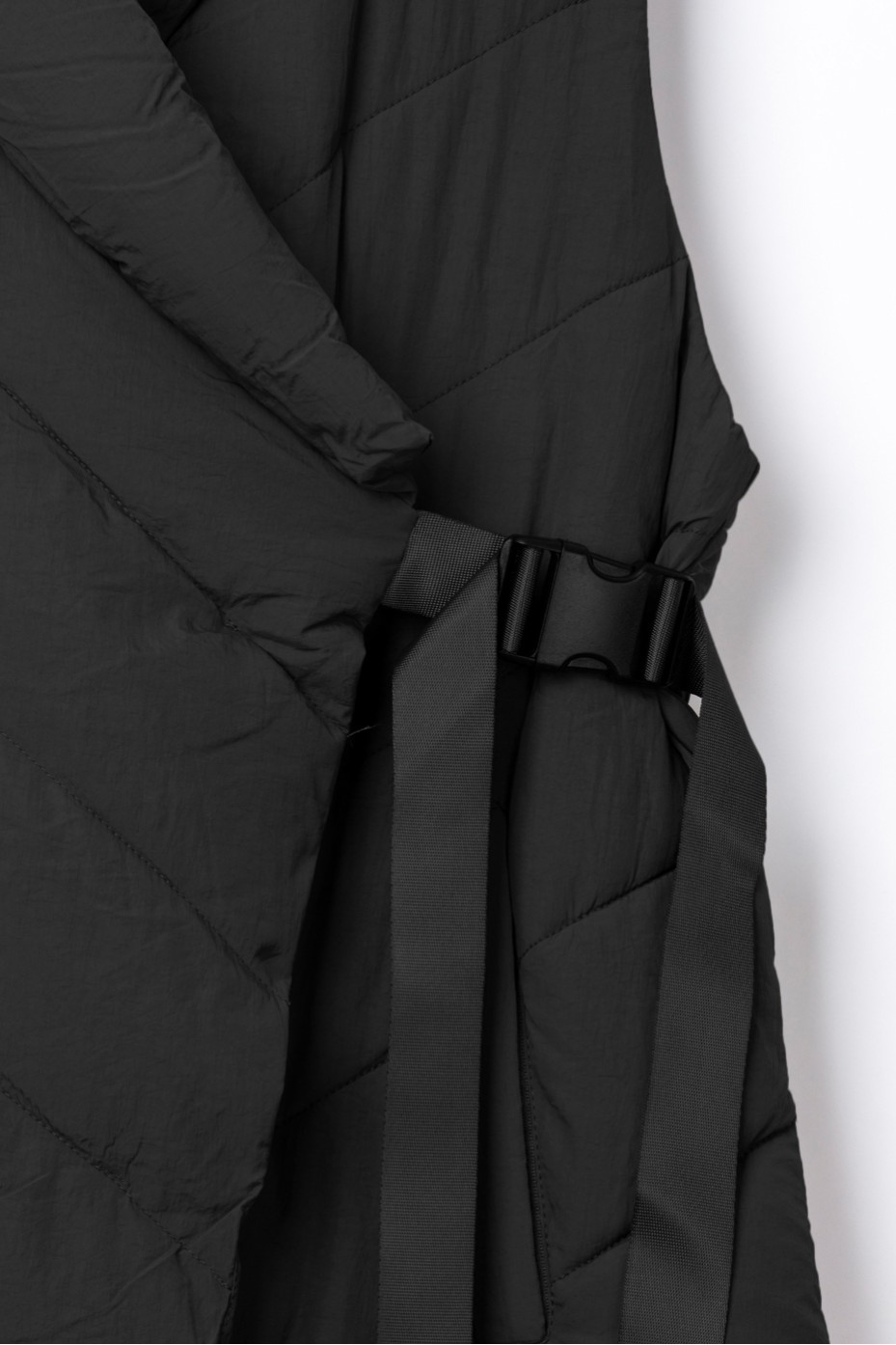 SLEEVELESS PUFFER JACKET WITH OBLIQUE FASTENING