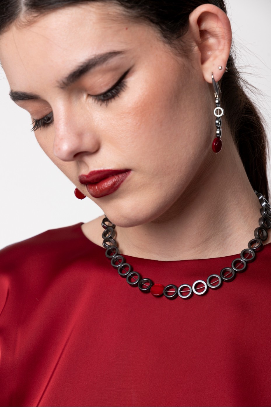 NECKLACE WITH HEMATITE AND MOTHER OF PEARL