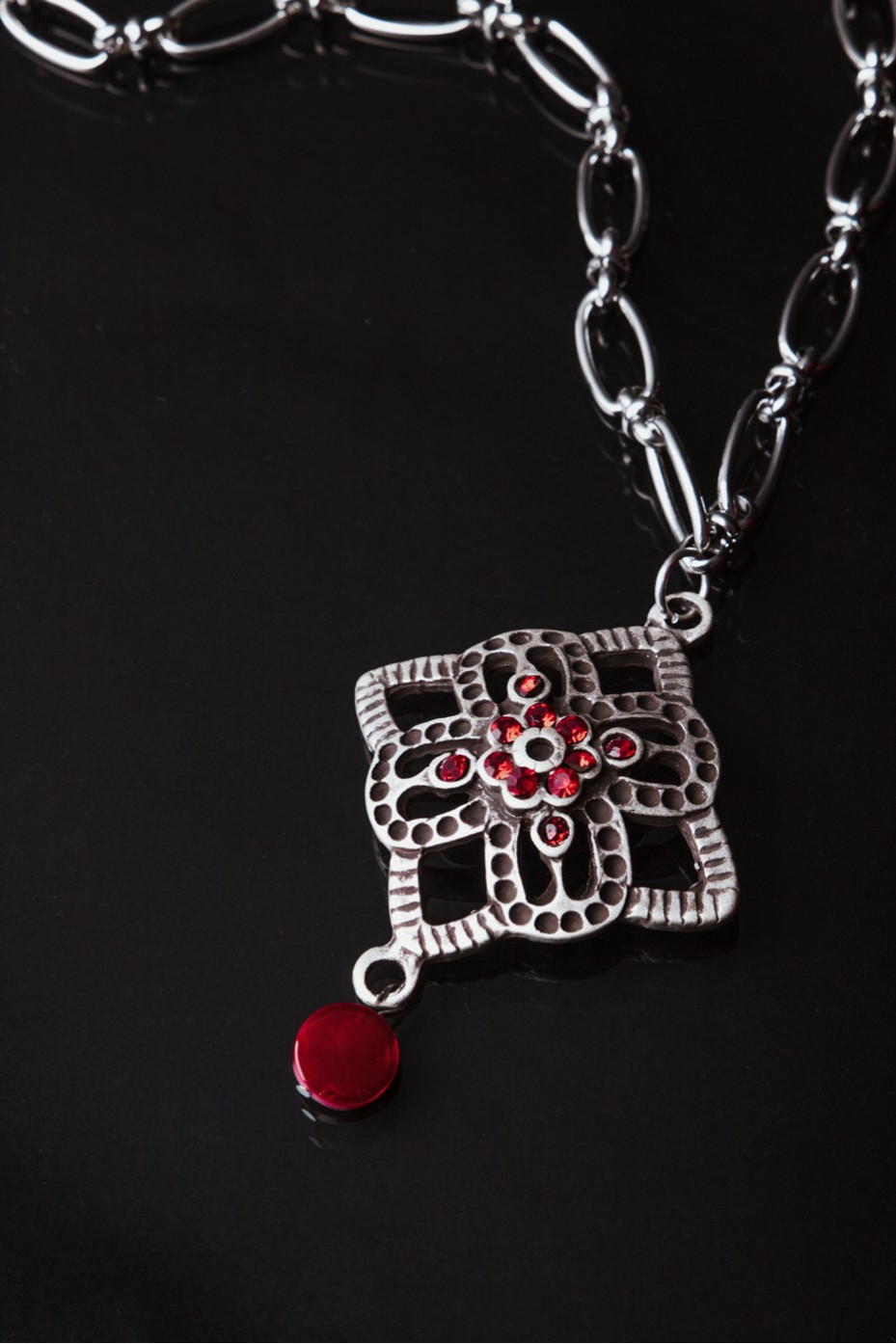 CHAIN NECKLACE WITH PENDANT