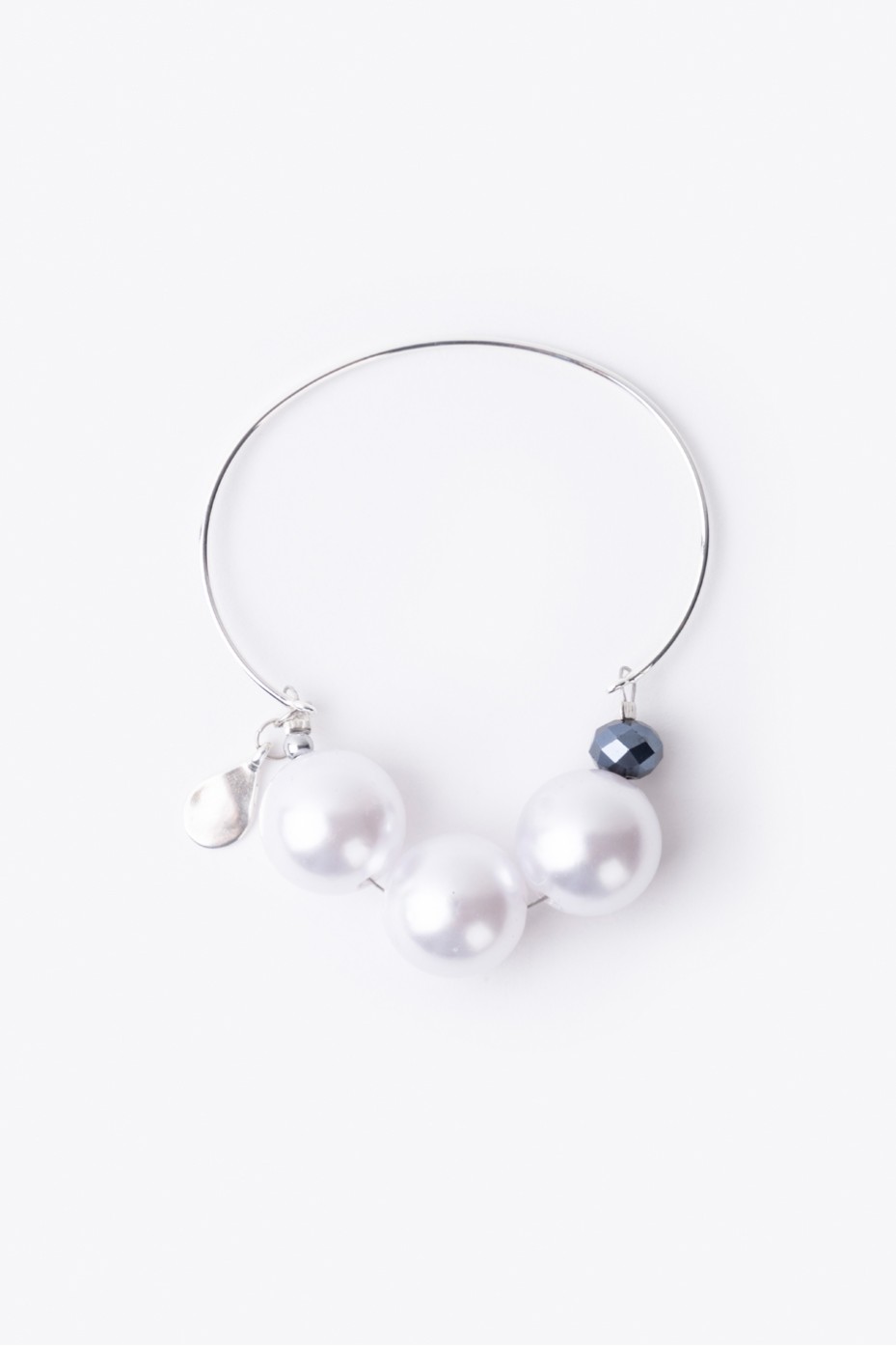 BRACELET WITH PEARLS