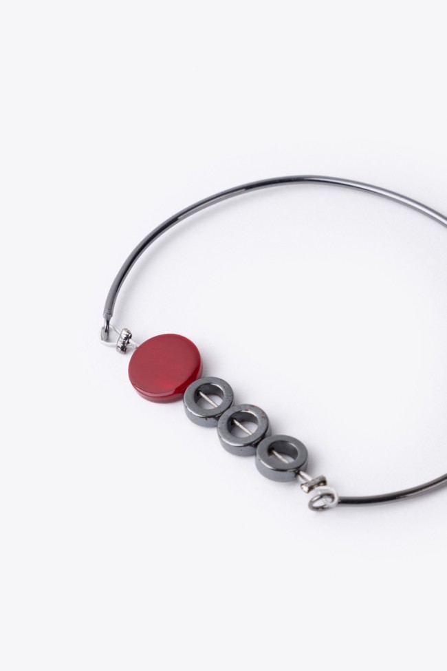 BRACELET WITH HEMATITE AND IVORY STONES