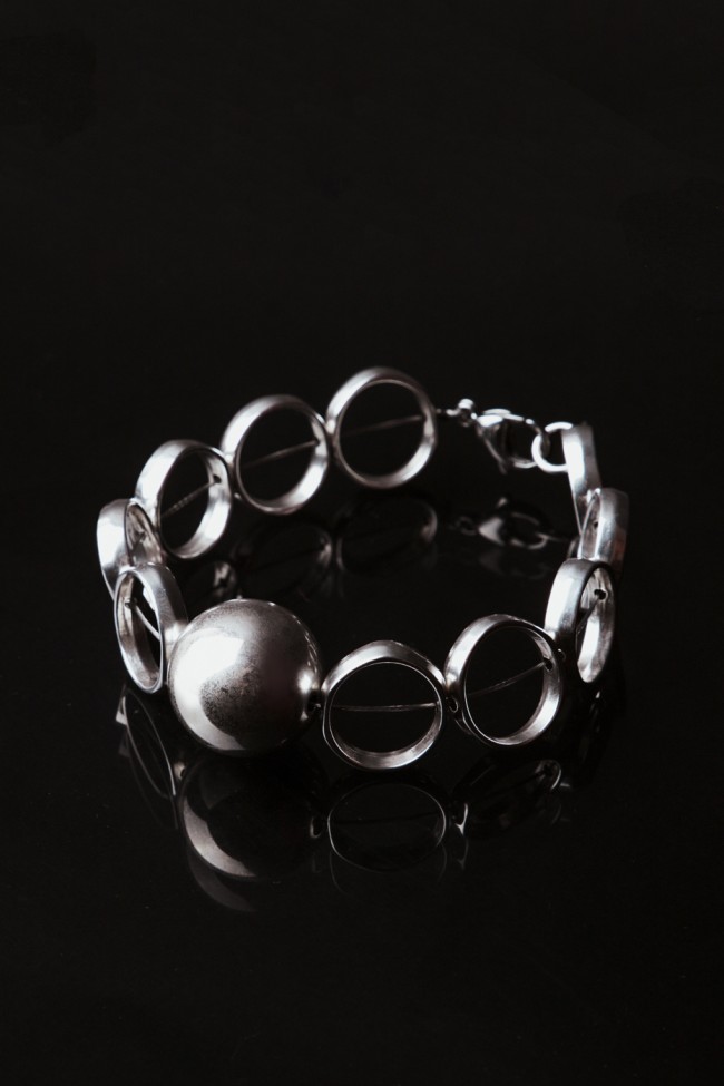 BRACELET WITH HOOPS