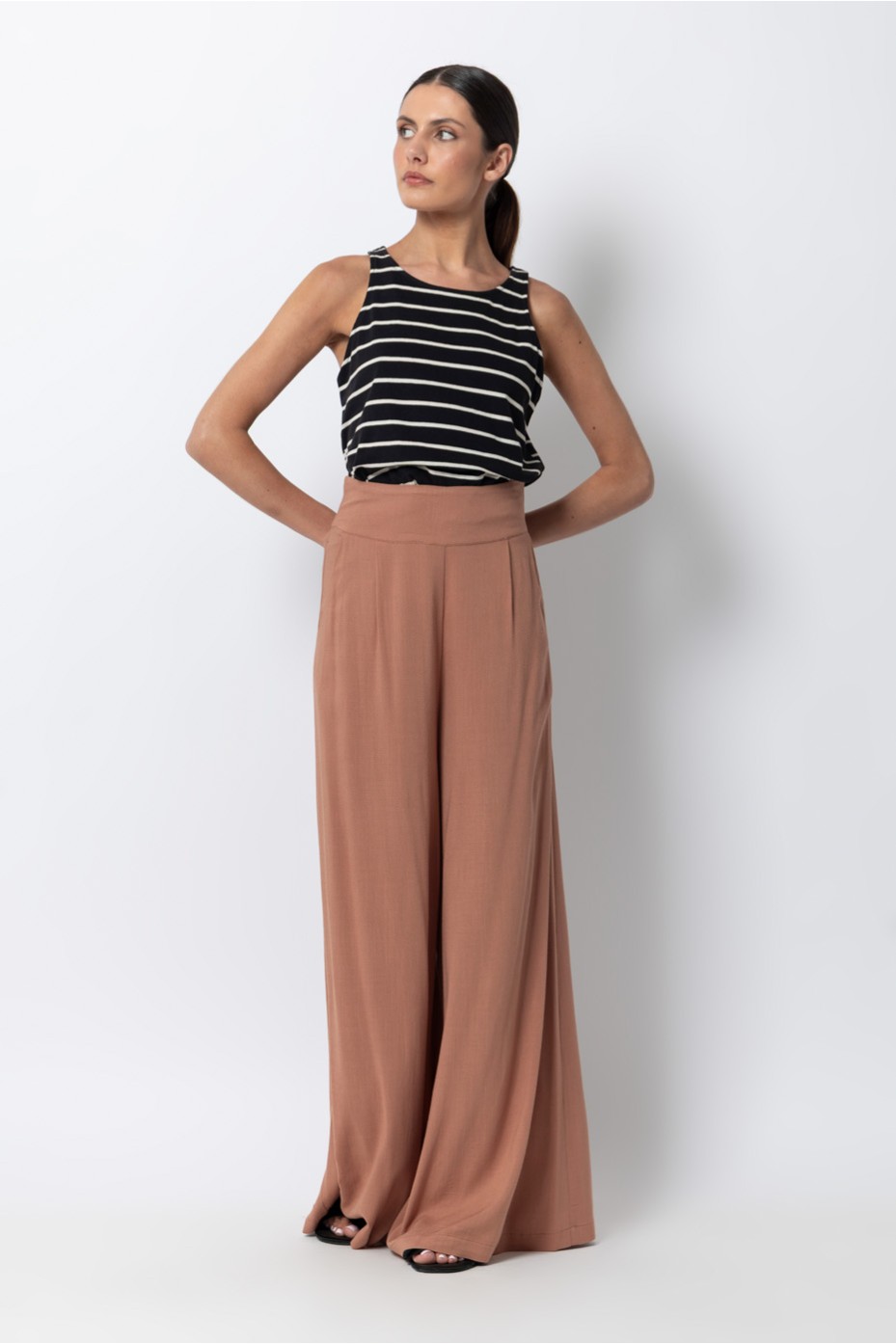 STRIPPED SLEEVELESS BLOUSE