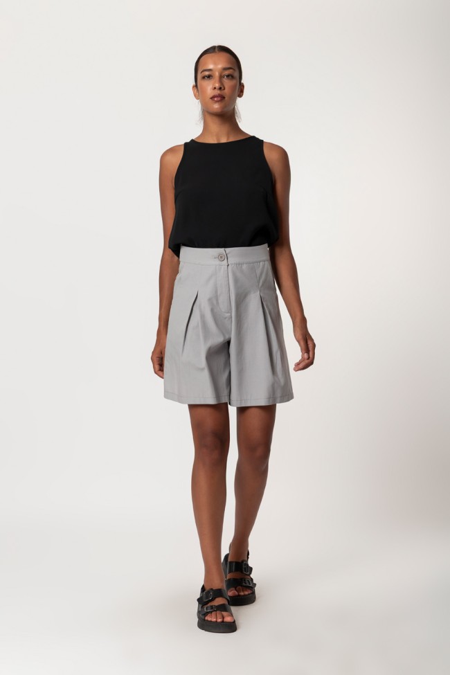 SHORTS WITH PLEATS