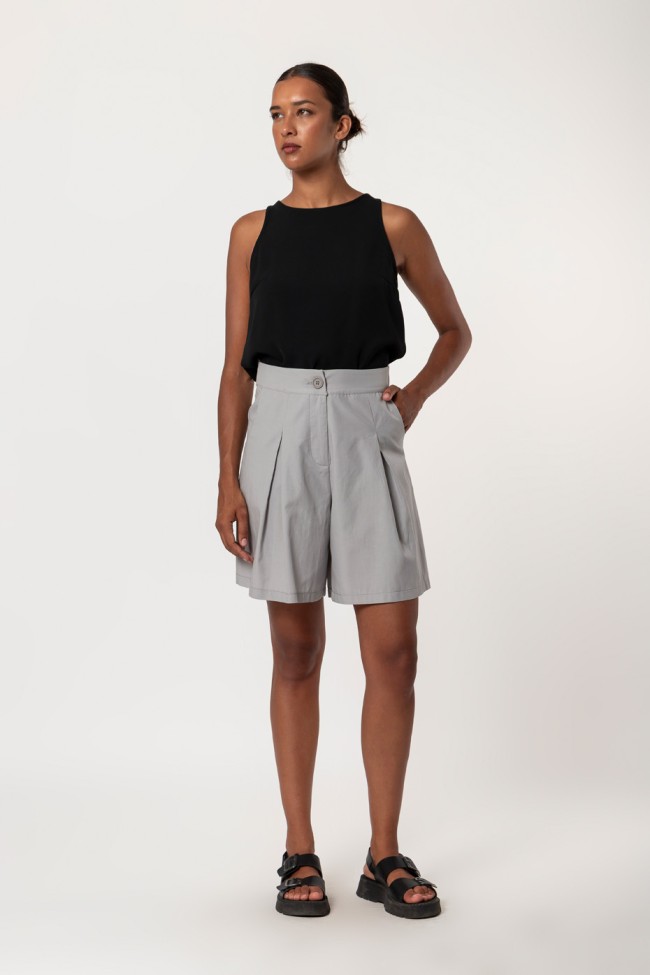 SHORTS WITH PLEATS