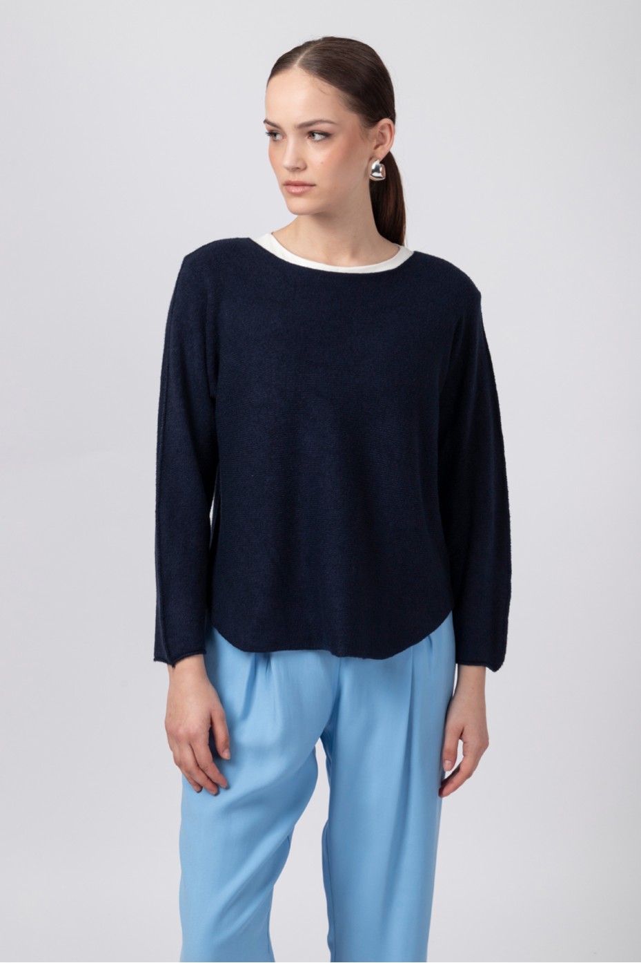 KNITTED BLOUSE WITH NECKLINE