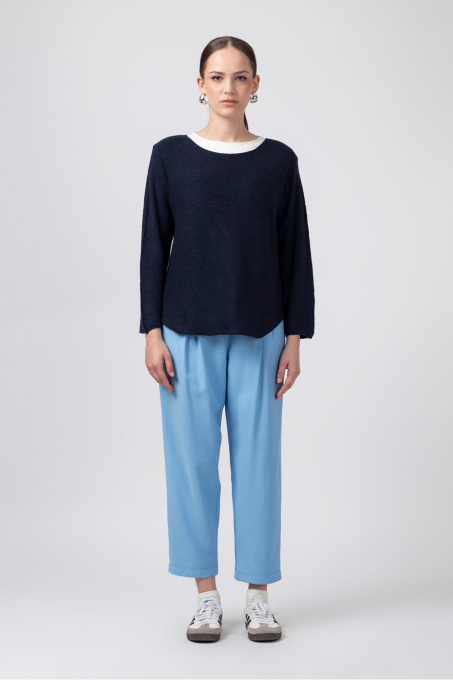KNITTED BLOUSE WITH NECKLINE