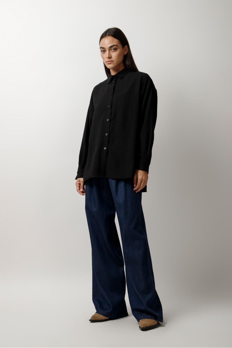 ΠΟΥΚΑΜΙΣΟ OVERSIZED ΜΕ ΠΙΣΩ ΠΙΕΤΑ