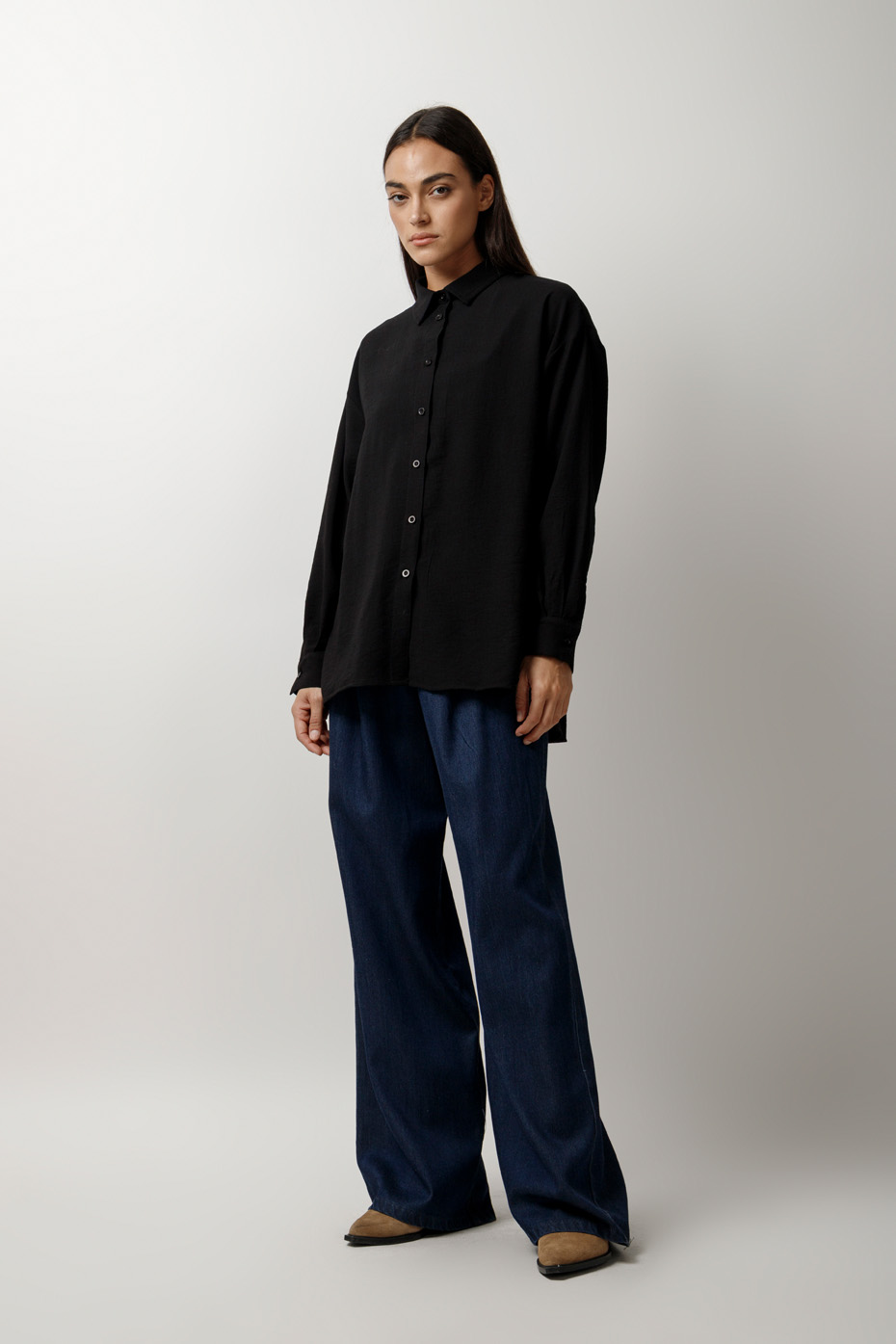 ΠΟΥΚΑΜΙΣΟ OVERSIZED ΜΕ ΠΙΣΩ ΠΙΕΤΑ