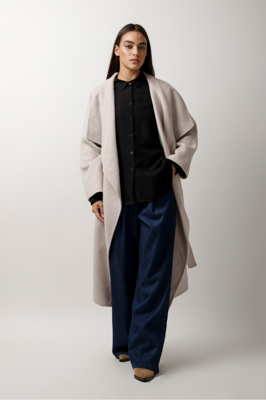 ΠΟΥΚΑΜΙΣΟ OVERSIZED ΜΕ ΠΙΣΩ ΠΙΕΤΑ