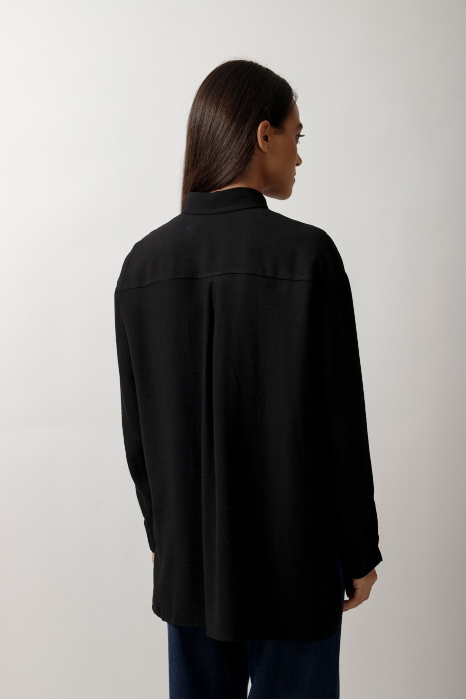 ΠΟΥΚΑΜΙΣΟ OVERSIZED ΜΕ ΠΙΣΩ ΠΙΕΤΑ