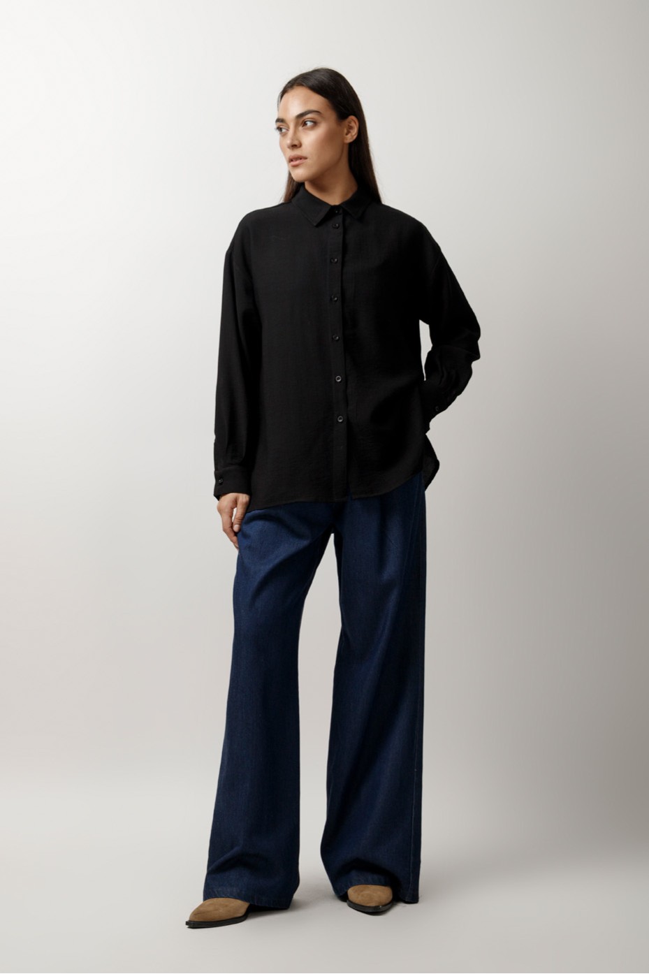 ΠΟΥΚΑΜΙΣΟ OVERSIZED ΜΕ ΠΙΣΩ ΠΙΕΤΑ