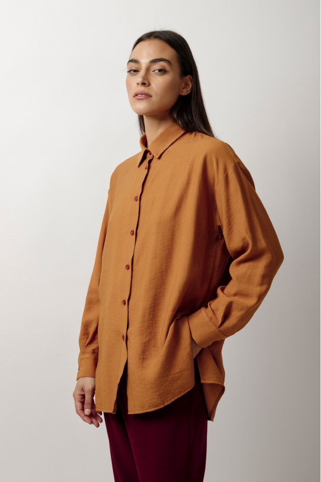 ΠΟΥΚΑΜΙΣΟ OVERSIZED ΜΕ ΠΙΣΩ ΠΙΕΤΑ