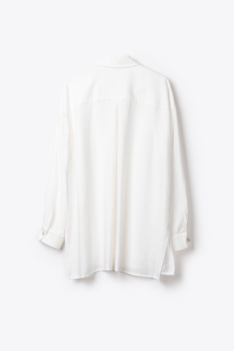 ΠΟΥΚΑΜΙΣΟ OVERSIZED ΜΕ ΠΙΣΩ ΠΙΕΤΑ