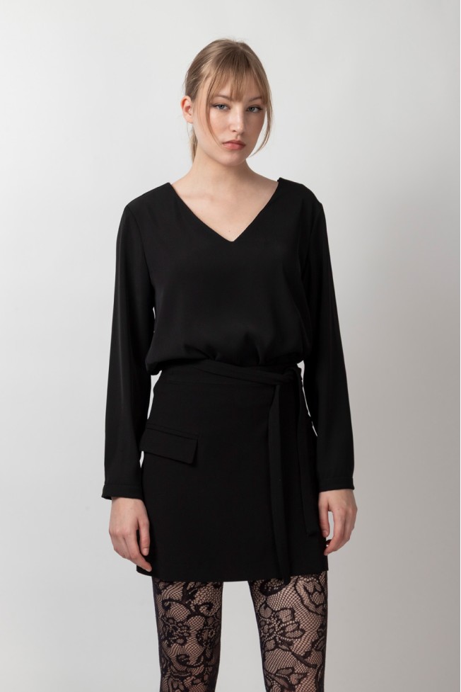LONG SLEEVE V CREPE BLOUSE