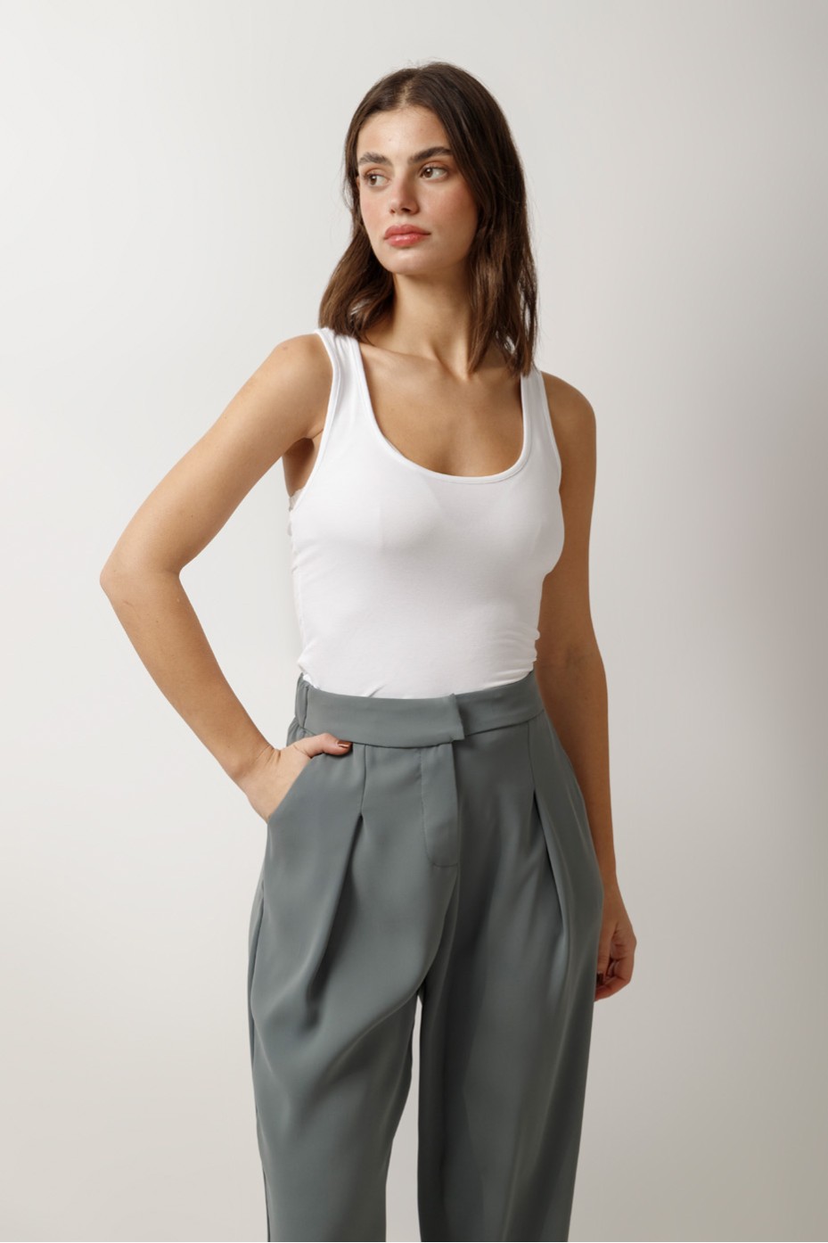 BAMBOO SLEEVELESS BLOUSE