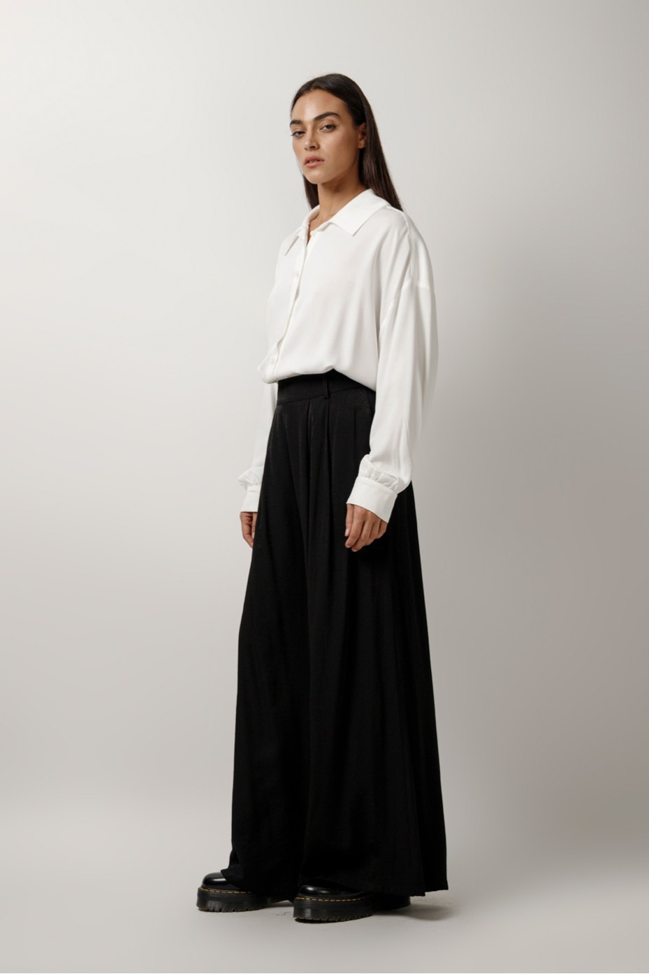 PANTS WITH PLEATS