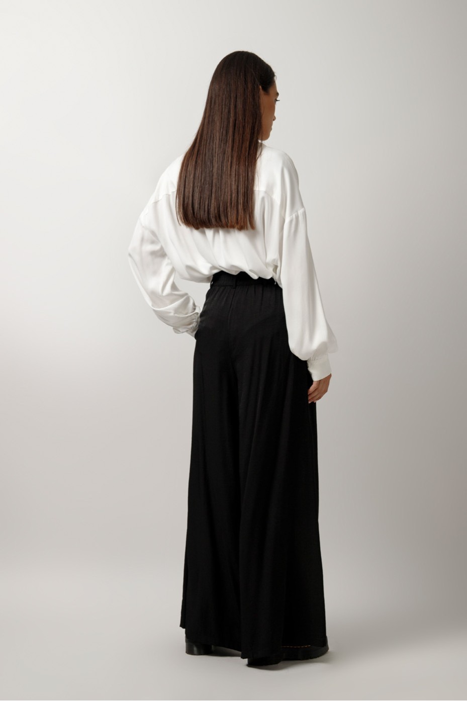PANTS WITH PLEATS