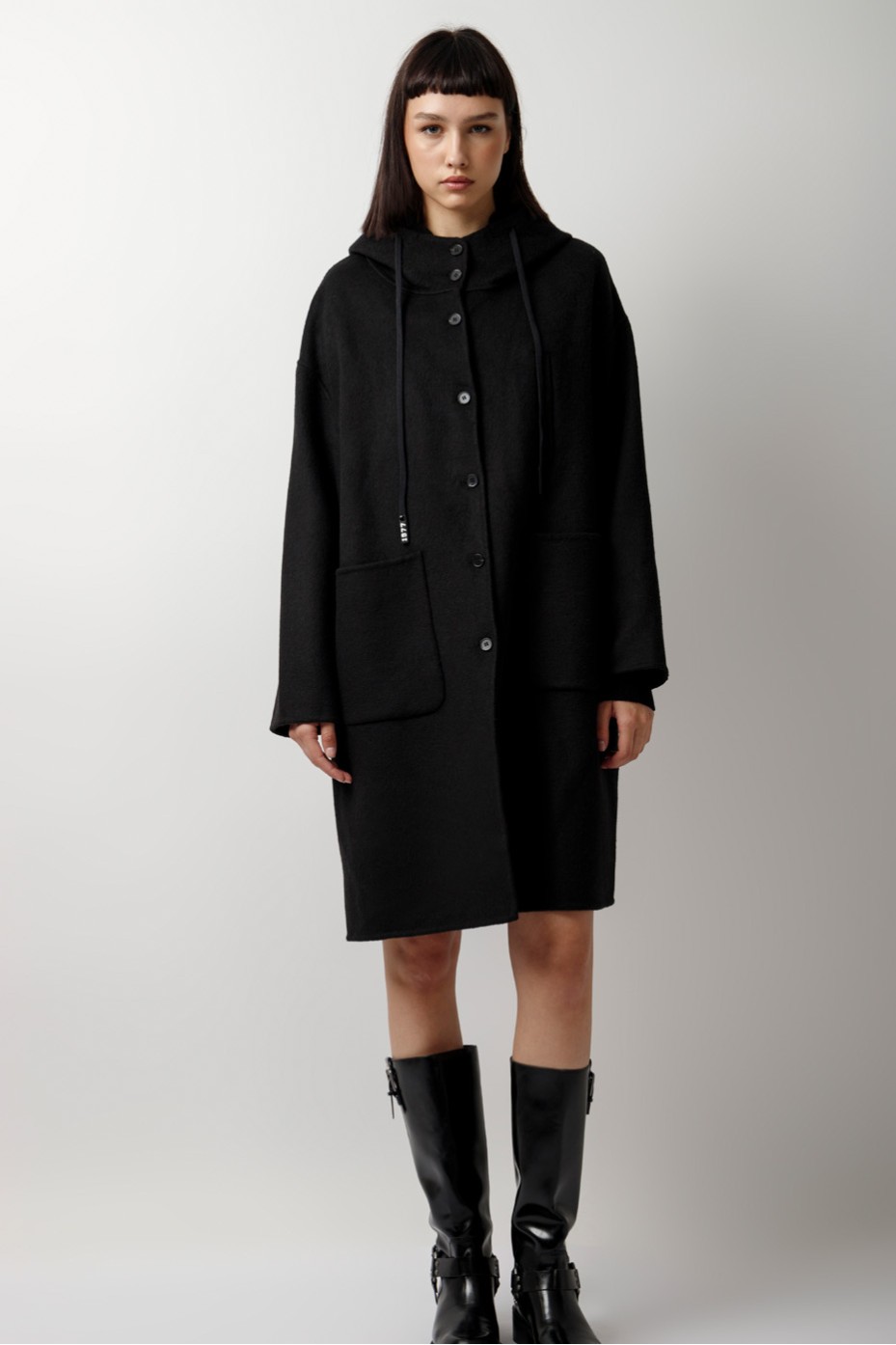 ΠΑΛΤΟ ΜΕ ΚΟΥΚΟΥΛΑ ΚΑΙ OVERSIZED ΤΣΕΠΕΣ