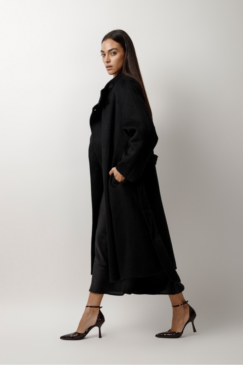 ΠΑΛΤΟ ΜΟΝΟΧΡΩΜΟ OVERSIZED ΜΕ ΖΩΝΗ