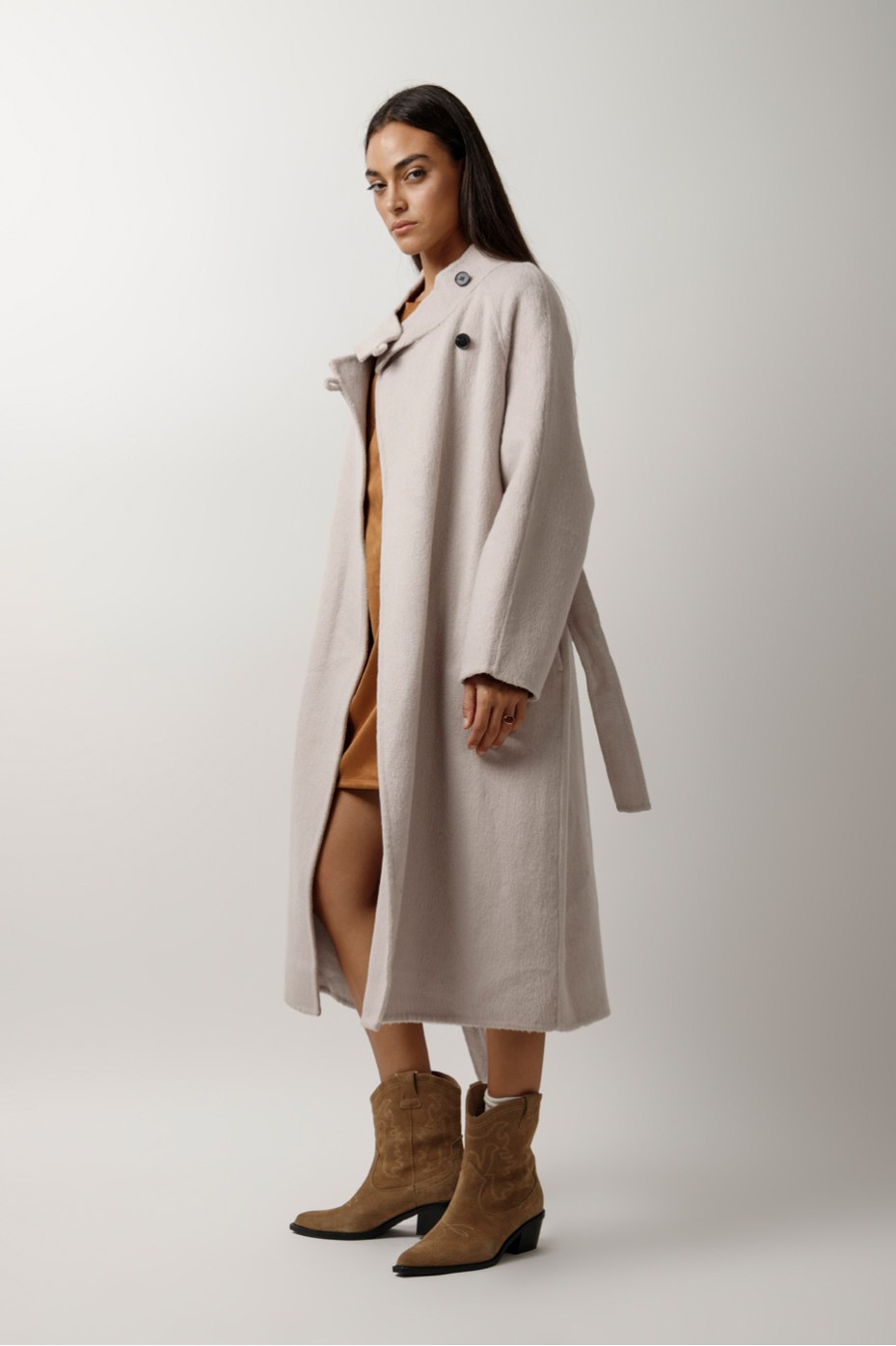 ΠΑΛΤΟ ΜΟΝΟΧΡΩΜΟ OVERSIZED ΜΕ ΖΩΝΗ