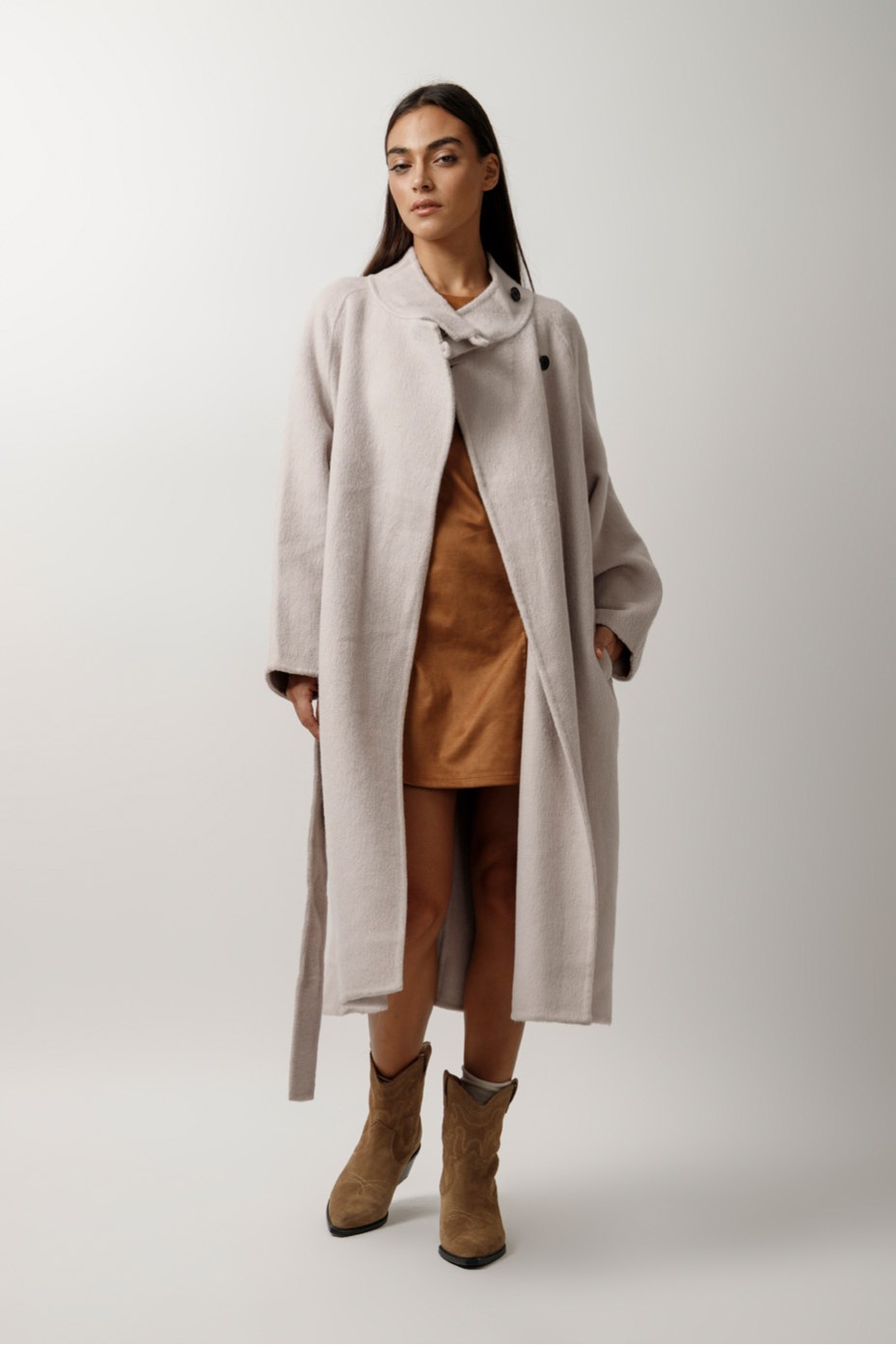 ΠΑΛΤΟ ΜΟΝΟΧΡΩΜΟ OVERSIZED ΜΕ ΖΩΝΗ