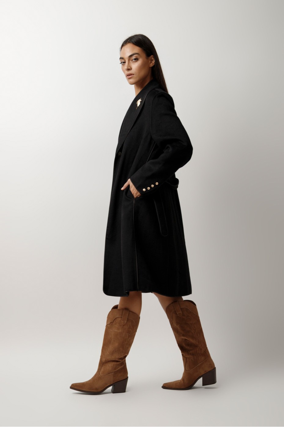 OVERSIZED COAT WITH BELT AND BROOCH