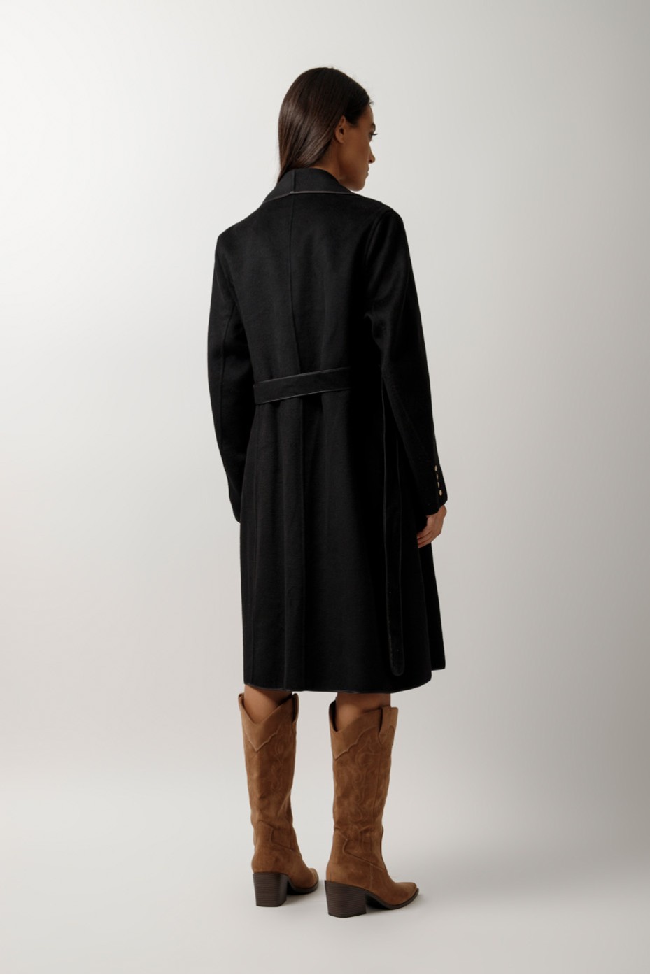 OVERSIZED COAT WITH BELT AND BROOCH