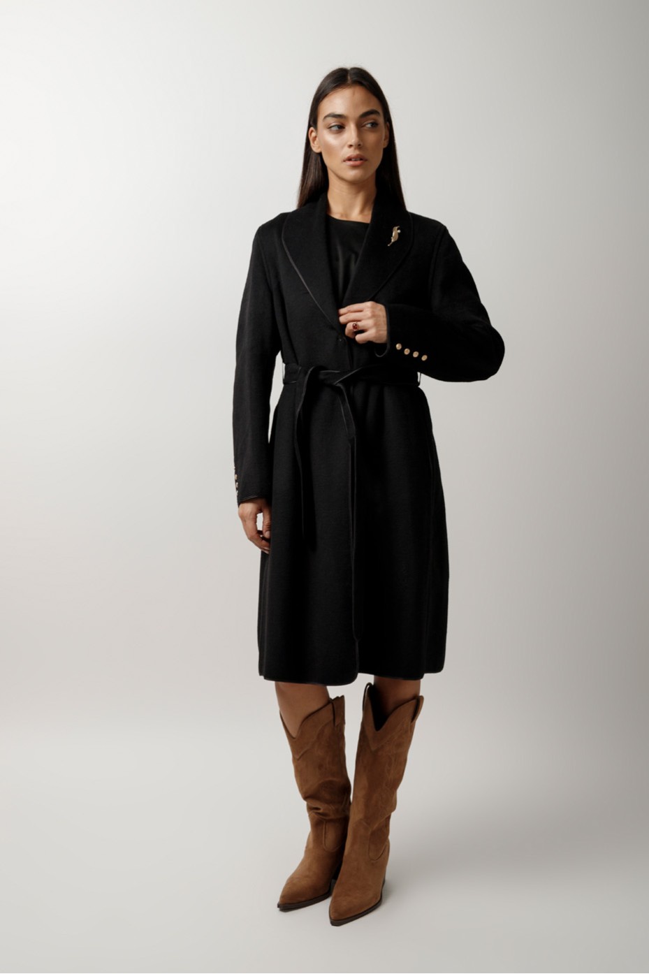 OVERSIZED COAT WITH BELT AND BROOCH