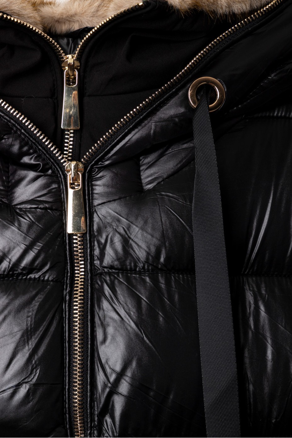 DOUBLE ZIPPER AND FUR ON THE HOOD
