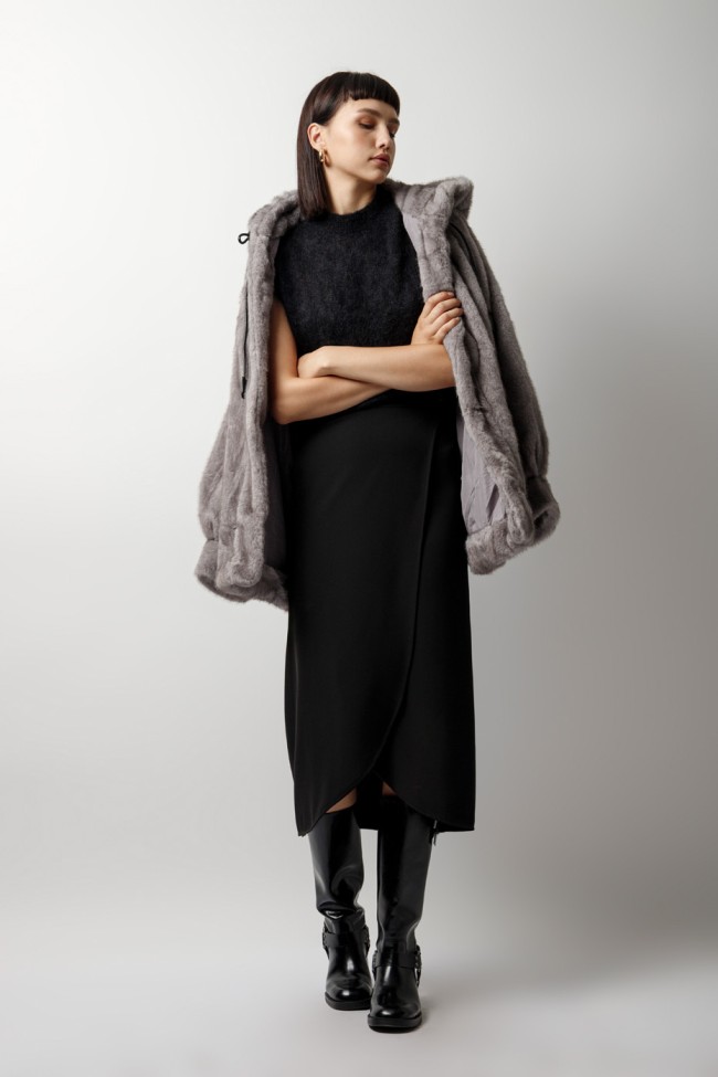 SLEEVELESS KNITTED BLOUSE