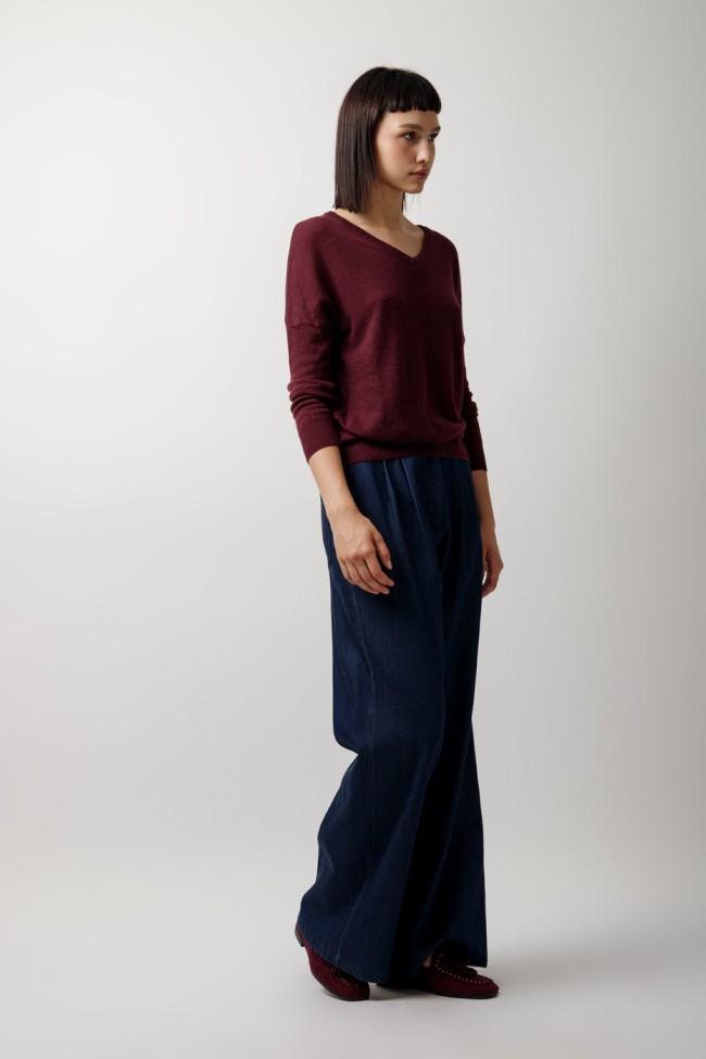 KNITTED V-NECK TOP