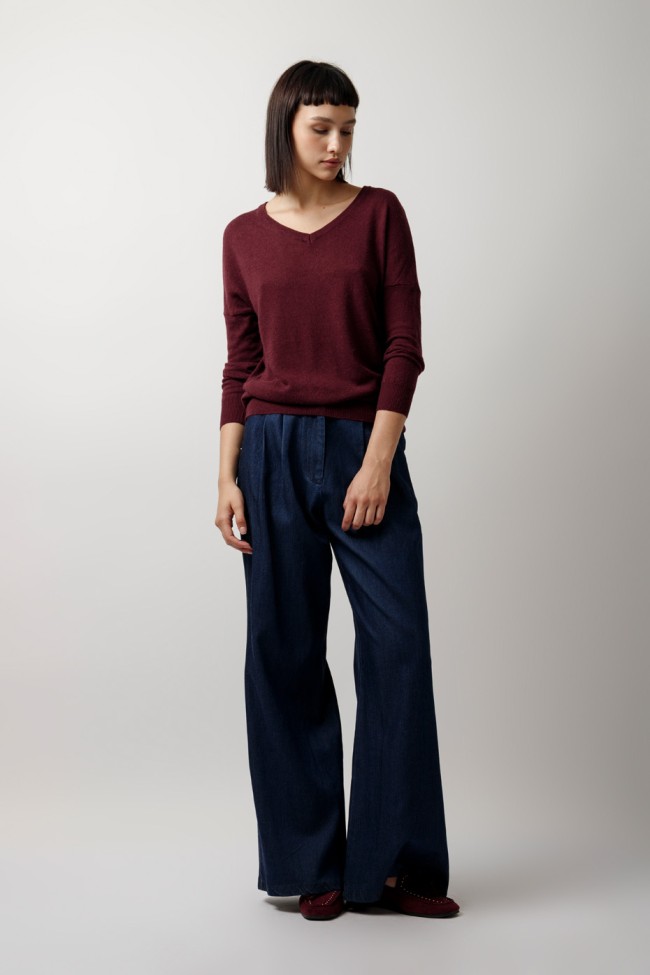 KNITTED V-NECK TOP