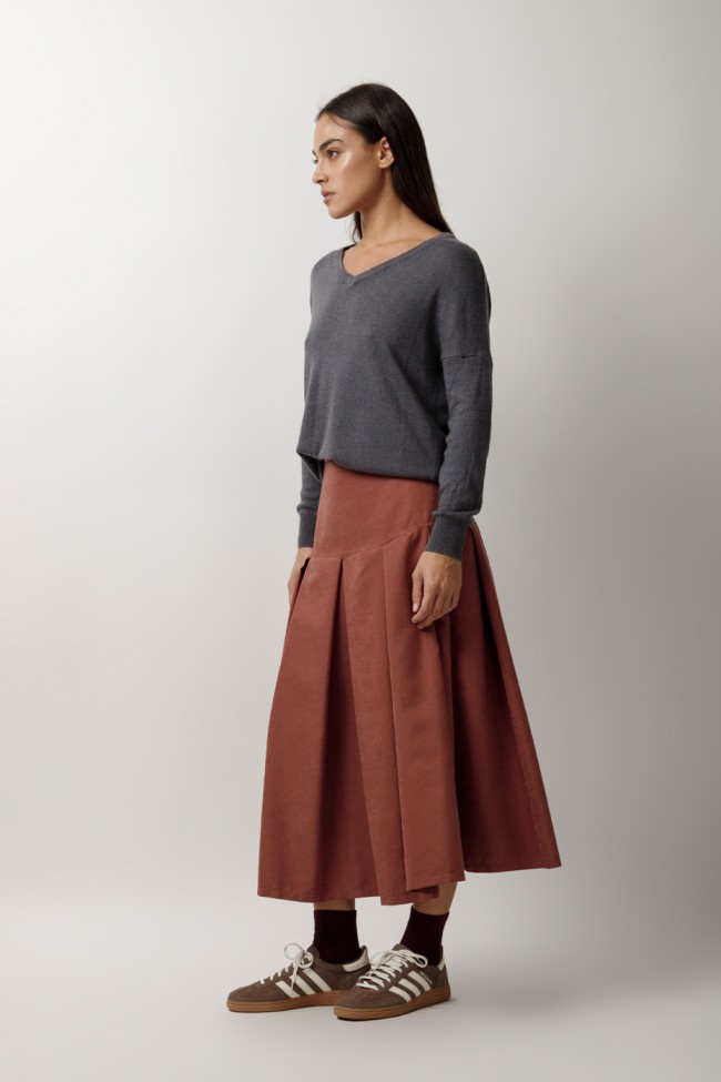 KNITTED V-NECK TOP