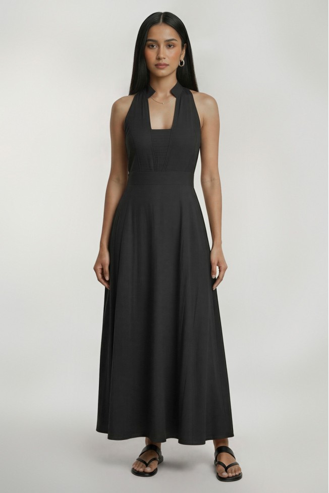 SLEEVELESS DRESS WITH SQUARE NECKLACE