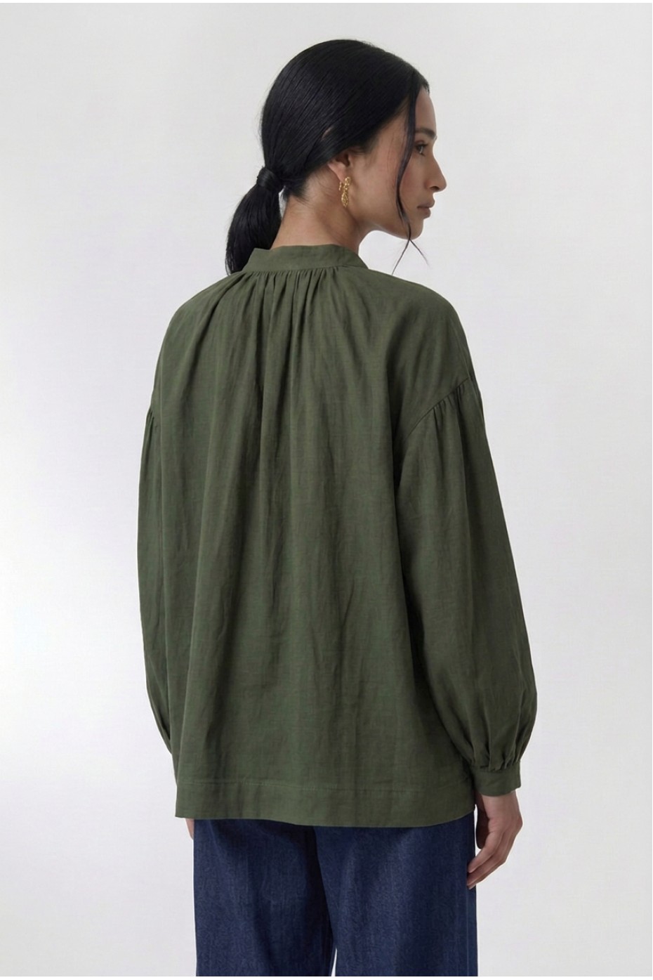 ΠΟΥΚΑΜΙΣΟ OVERSIZED ΜΕ ΦΟΥΣΚΩΤΑ ΜΑΝΙΚΙΑ