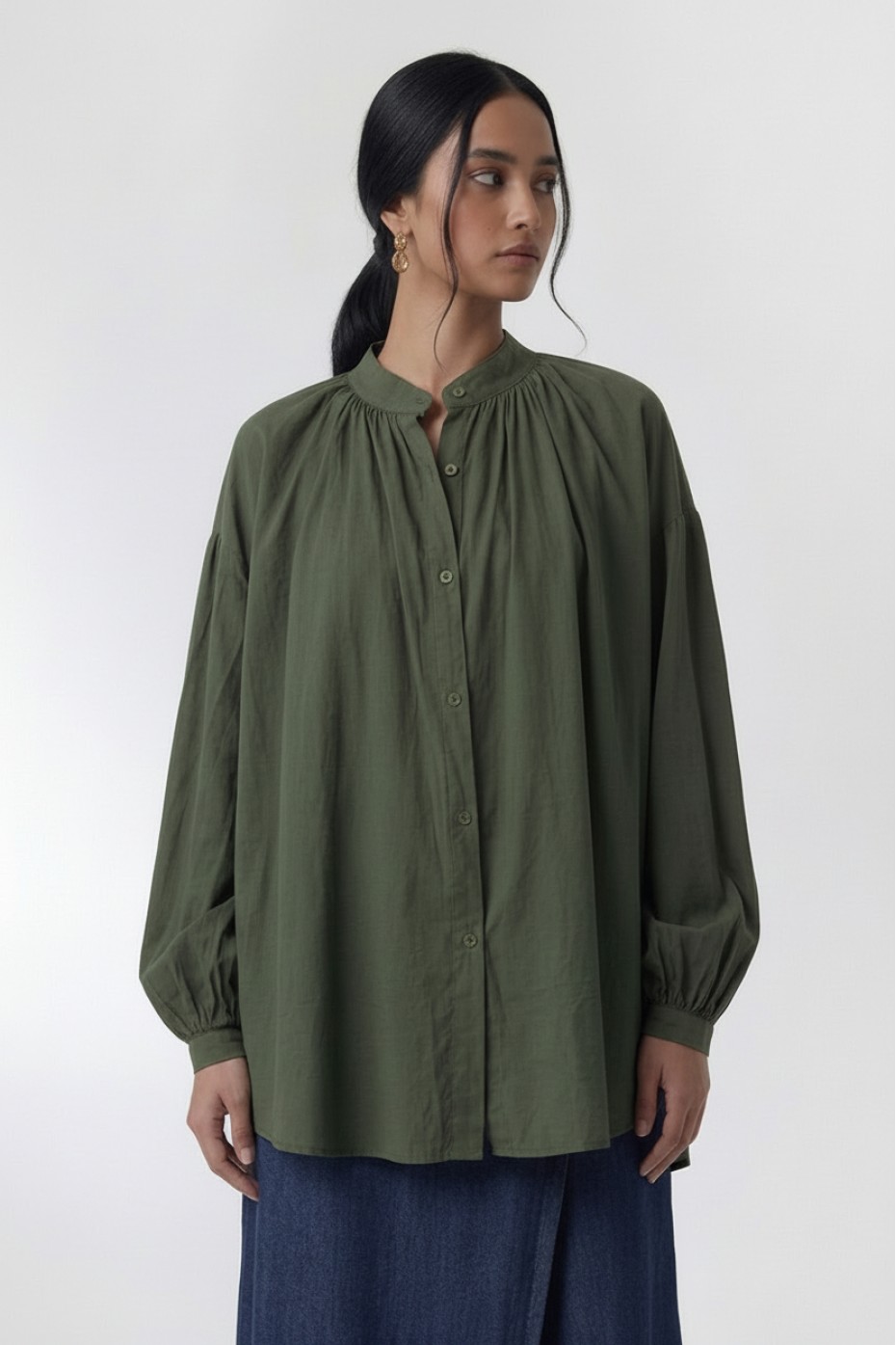 ΠΟΥΚΑΜΙΣΟ OVERSIZED ΜΕ ΦΟΥΣΚΩΤΑ ΜΑΝΙΚΙΑ