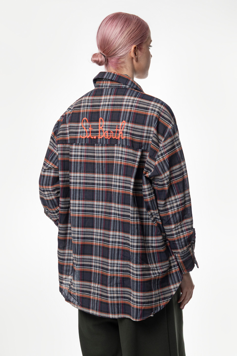 ΠΟΥΚΑΜΙΣΟ ΚΑΡΟ OVERSIZED ΜΕ ΚΕΝΤΗΜΑ