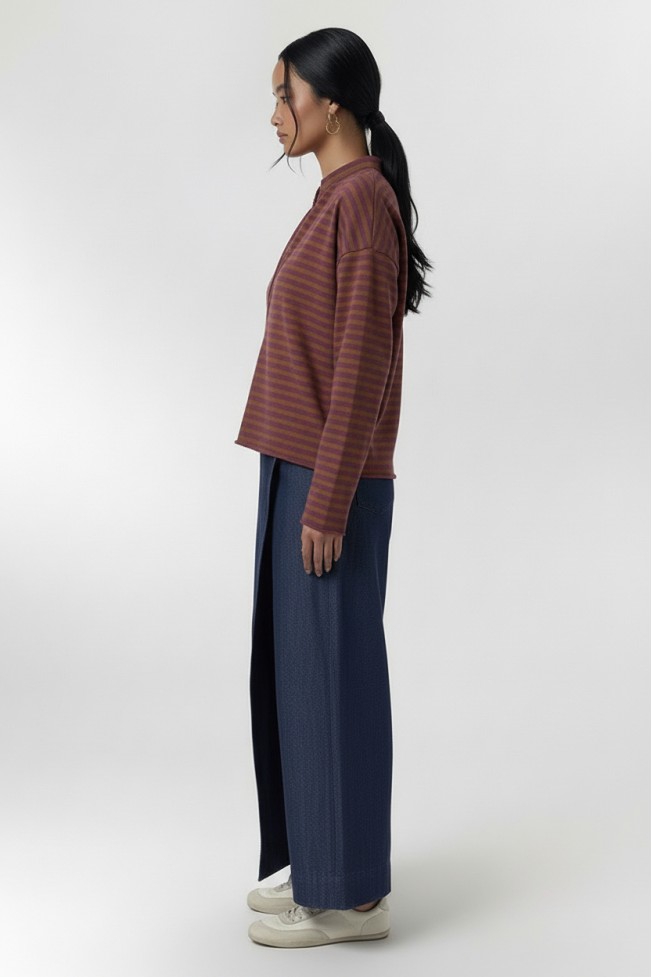STRIPED SWEATSHIRT WITH V